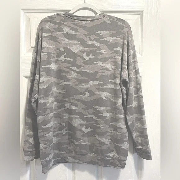 Athleta Camo Crewneck Balance Pullover Sweatshirt Grey Camo Size Medium Tall - Picture 4 of 8
